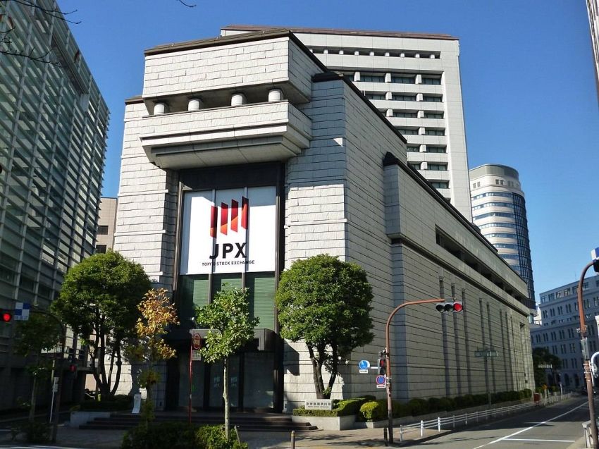 1200px-Tokyo_Stock_Exchange