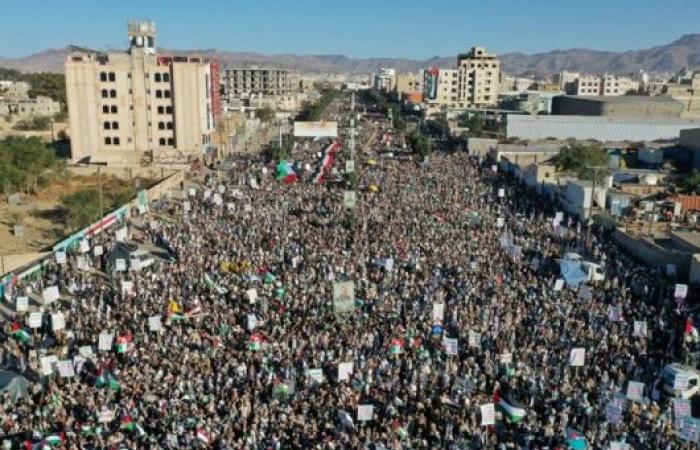 اليمن| مسيرات شعبية حاشدة تحت شعار “مع غزة ولبنان.. جاهزون لأيّ تصعيد أميركي – صهيوني”