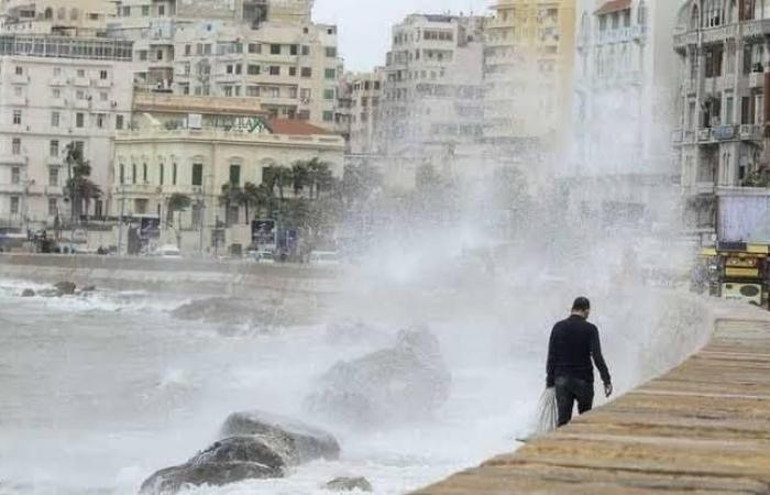 منخفض جوي نادر.. تحذيرات من الطقس السيئ في مصر