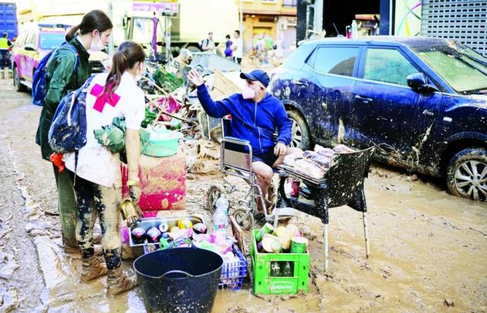 أكبر عملية إنقاذ إسبانية مع بلوغ وفيات السيول 211