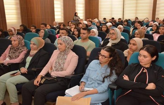 جامعة عين شمس تستعرض فنون الإخراج الصحفي وتكرم مبدعي كلية الإعلام