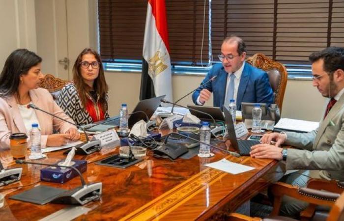 المالية: معدل دين أجهزة الموازنة للناتج المحلى تراجع إلى 89.6%