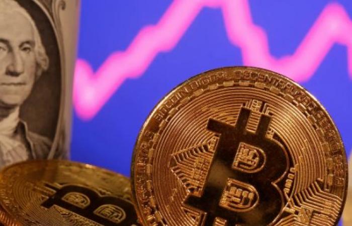 البيتكوين تسجل مستوى غير مسبوق وتتجاوز مستويات 75 ألف دولار