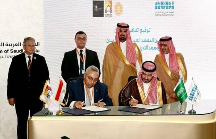 وزير الإسكان المصري وأمين الرياض يشهدان توقيع تعاون للدراسات الحضرية