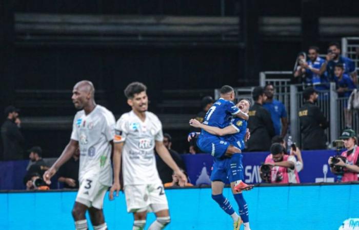 دوري روشن: الهلال يستعيد الصدارة بثلاثية في مرمى الاتفاق