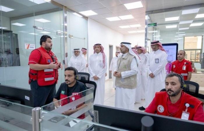 ‫ وزير الصحة يتفقد فرع هيئة الهلال الأحمر السعودي بالقصيم