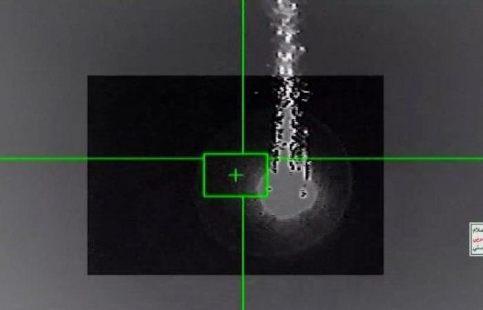 بالفيديو | مشاهد من اسقاط القوات المسلحة اليمنية طائرة “إم كيو9” في الجوف
