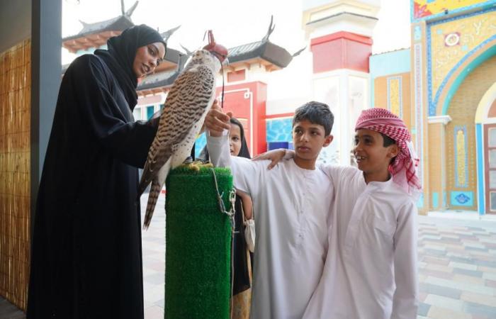 «صقّاري الإمارات» يستقطب زوار مهرجان الشيخ زايد