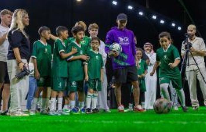 نيمار يزور معرض ملف ترشح المملكة العربية السعودية لاستضافة كأس العالم 2034 في الرياض