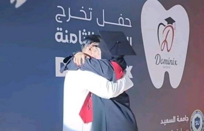 مقطع فيديو لأب يمني يحتضن ابنته في حفل تخرجها من إحدى جامعات تعز يًثير الجدل