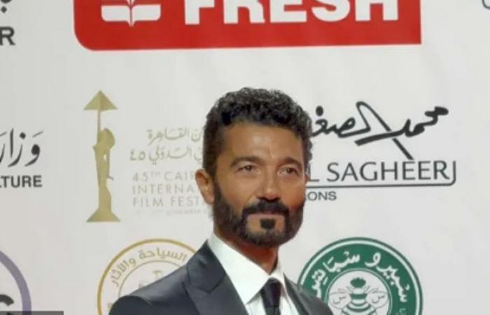 وصول الفنان خالد النبوي إلى مهرجان القاهرة السينمائي الدولي