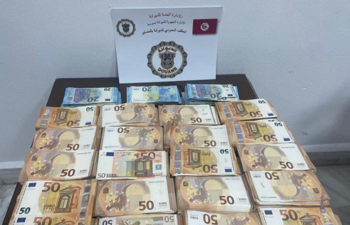 مطار المنستير: احباط محاولة تهريب 100 ألف أورو بحوزة مسافرة أجنبية