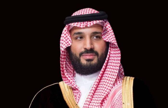 ولي العهد والرئيس الفرنسي يستعرضان تطور العلاقات بين البلدين