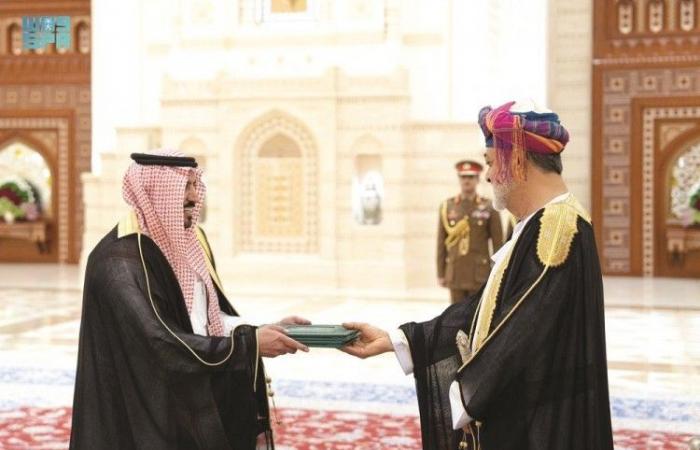 السفير ابن بيشان يقدم أوراق اعتماده لسلطان عُمان