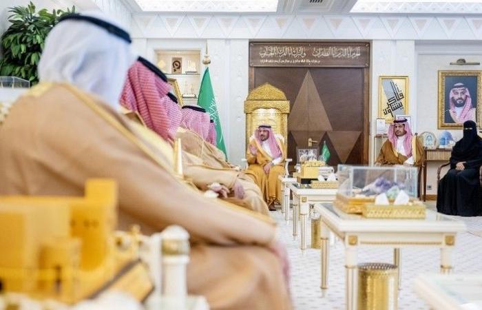 أمير القصيم يستقبل وكيل وزارة الداخلية لشؤون المناطق ووكلاء إمارات المناطق للشؤون التنموية