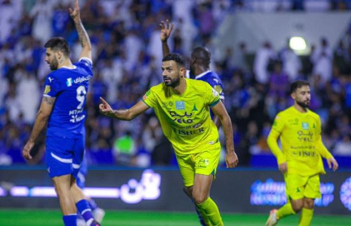 دوري روشن: الخليج يحلق بالهلال الخسارة الاولى ويوقف رقمه القياسي