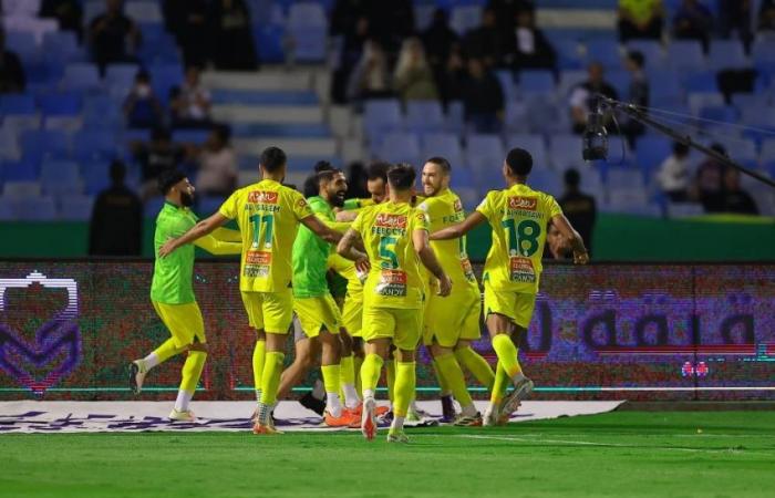 دوري روشن: الخليج يفوز على الهلال (3-2)