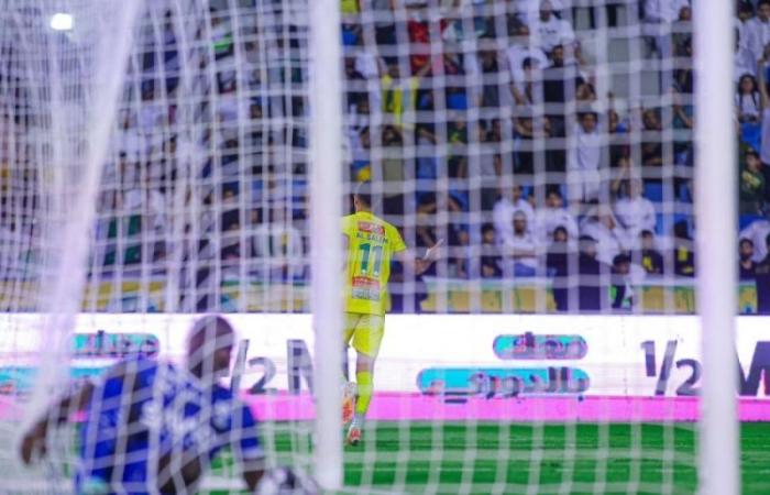 دوري روشن: الخليج يفوز على الهلال (3-2)