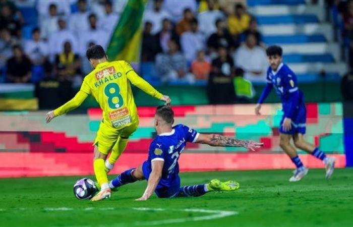 الخليج بدون محمد شريف يعطل قطار الهلال في الدوري السعودي