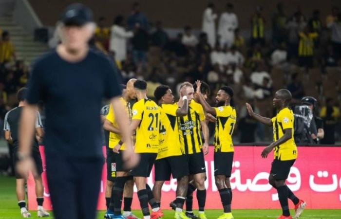 دوري روشن: الاتحاد يعتلي الصدارة بفوزه على الفتح (2-0)