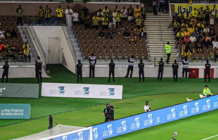 دوري روشن: الاتحاد يعتلي الصدارة بثنائية في شباك الفتح