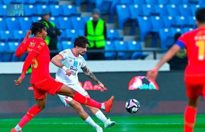 دوري روشن : ضمك يفوز على الخلود (2-1)