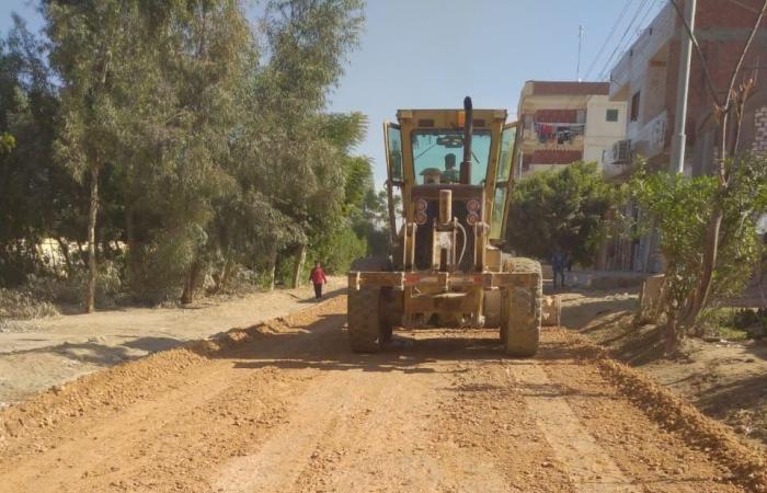 محافظة البحيرة تواصل تنفيذ مشروعات تطوير الطرق ضمن مبادرة "حياة كريمة"