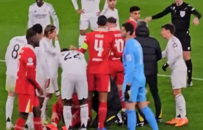 فيديو لعضو بجهاز ليفربول رفض منح لاعب الريال زجاجة مياه يثير سخرية رواد مواقع التواصل