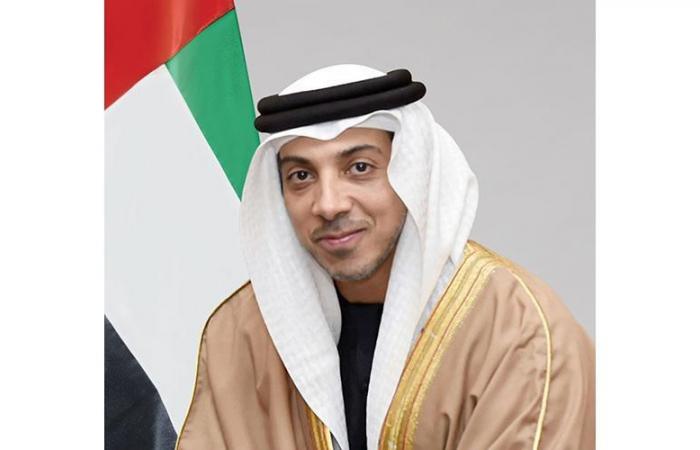 منصور بن زايد وحمدان بن محمد والشيوخ يهنئون هزاع بن زايد