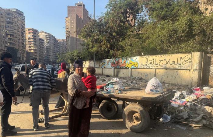 محافظة الجيزة: غلق ورفع إشغالات منشآت تجارية مخالفة تدار بدون ترخيص بالهرم