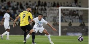 الاتحاد يقاسم الهلال الصدارة بالفوز على الأخدود