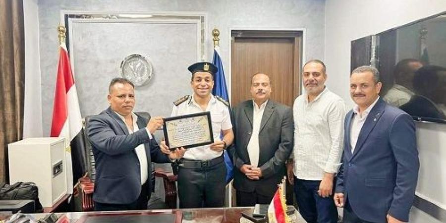 المنظمة المصرية الدولية تكرم مدير  إدارة مرور محافظة المنيا 