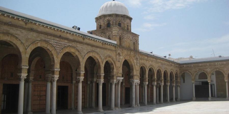 "روائع العمارة الدينية الإسلامية : المساجد والزوايا بالبلاد التونسية من القرن التاسع إلى القرن التاسع عشر ميلاديا" إصدار جديد يسلط الضوء على ثراء التراث التونسي