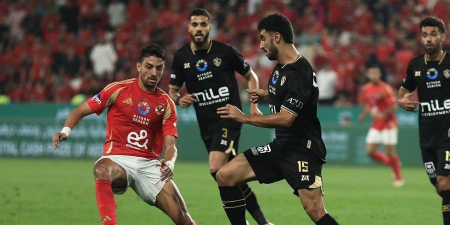 إنتهاء الشوط الأول بالتعادل السلبي بين الأهلي والزمالك في نهائي السوبر المصري