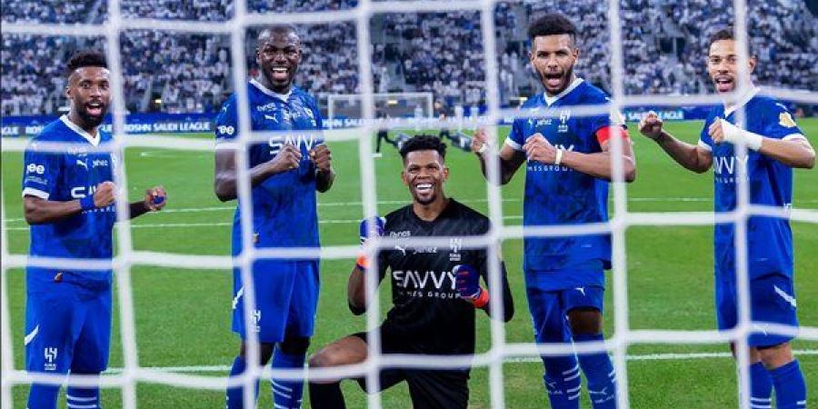 الهلال يواجه التعاون بالقوة الضاربة في الدوري السعودي