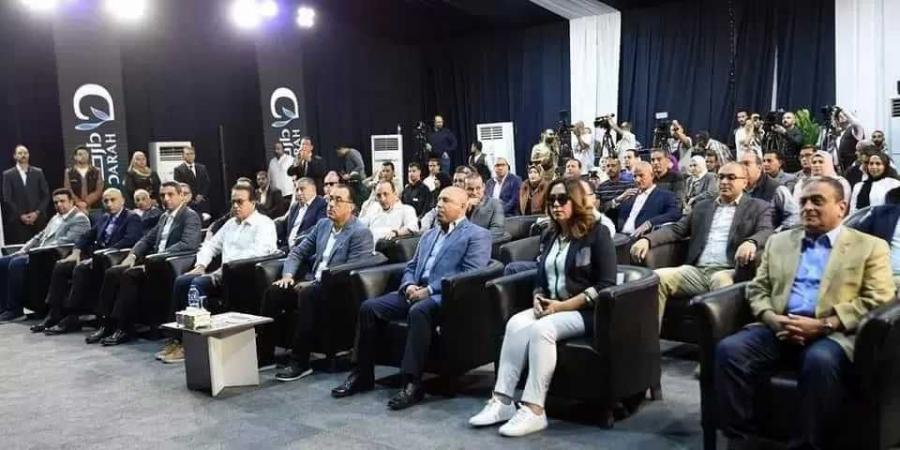 وزيرة التنمية المحلية تشارك في جولة رئيس الوزراء لتفقد عدد من المشروعات الصناعية والخدمية