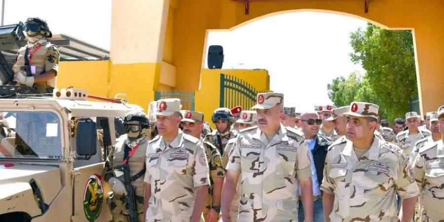 رئيس الأركان المصري يزور منفذ «قسطل» مع السودان