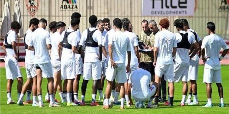 أحمد سليمان يجتمع بلاعبي الزمالك في حضور جوميز وعبد الواحد