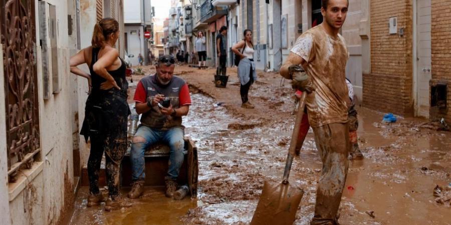 عدد قتلى فيضانات إسبانيا يتخطى 155