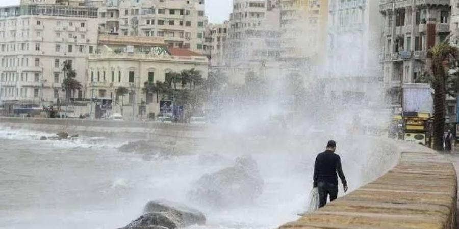 منخفض جوي نادر.. تحذيرات من الطقس السيئ في مصر