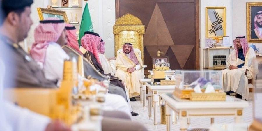 أمير القصيم يستقبل المشاركين في تنظيم مزاد مدرّج الإبل